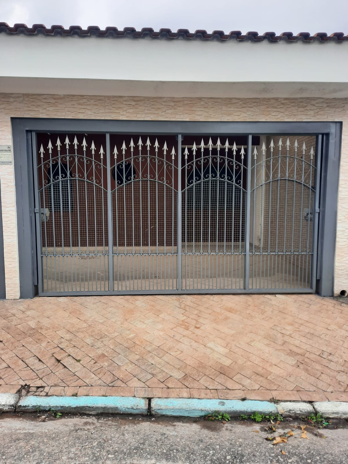 Portão de aço fabricado sob medida pela Serralheria Art da Vila